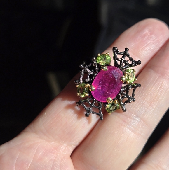 6k Ruby & Peridot sterling rhodium & gold 🕸 web ring sz8 - Picture 5 of 9
